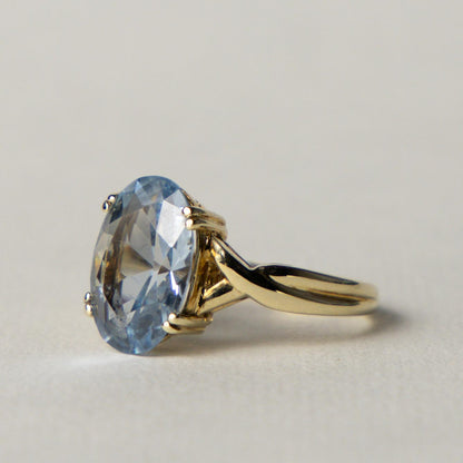 9ct blue topaz solitaire