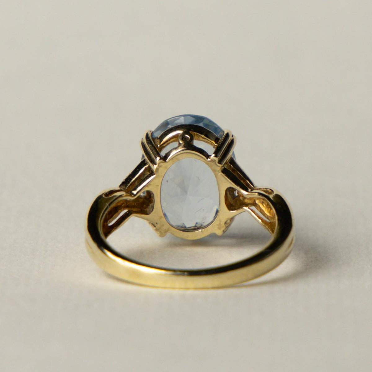 9ct blue topaz solitaire