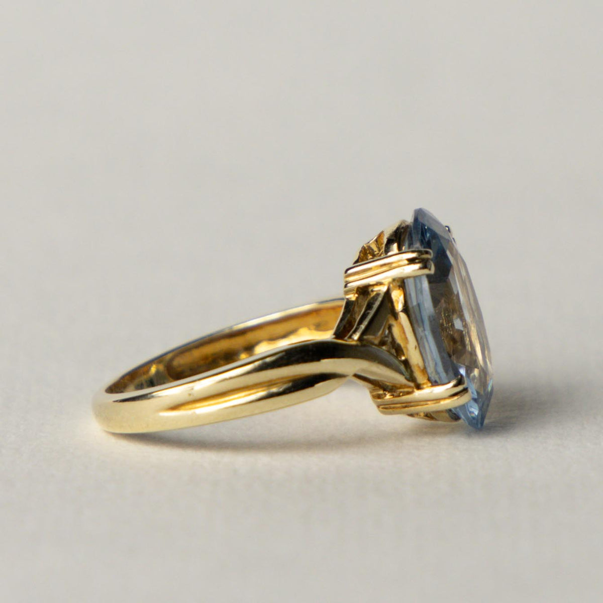 9ct blue topaz solitaire
