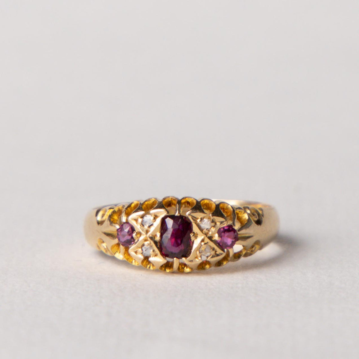 antique 18ct Edwardian garnet boat ring