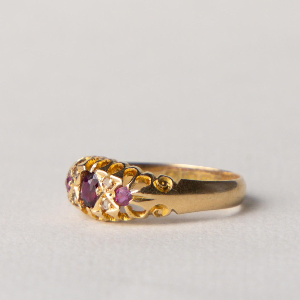 antique 18ct Edwardian garnet boat ring