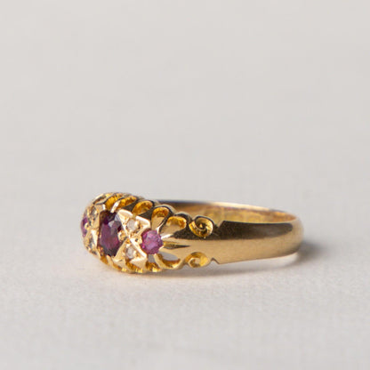 antique 18ct Edwardian garnet boat ring