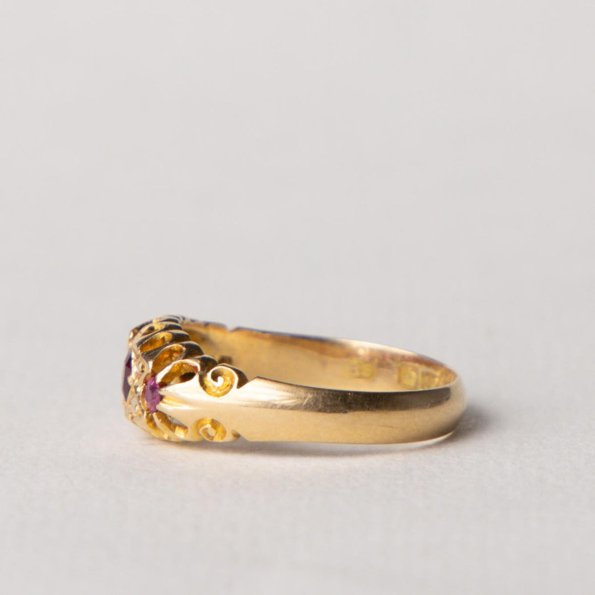 antique 18ct Edwardian garnet boat ring