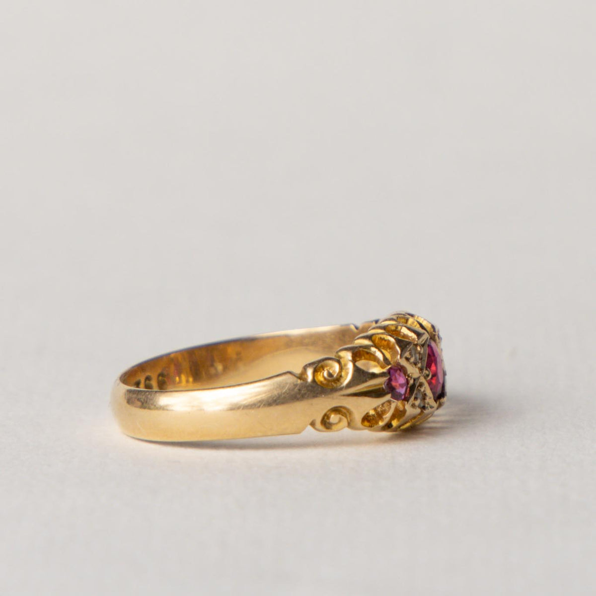 antique 18ct Edwardian garnet boat ring