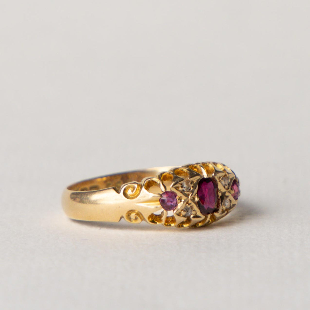 antique 18ct Edwardian garnet boat ring
