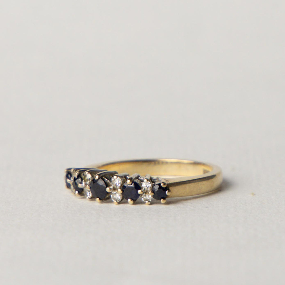 9ct sapphire & diamond ring