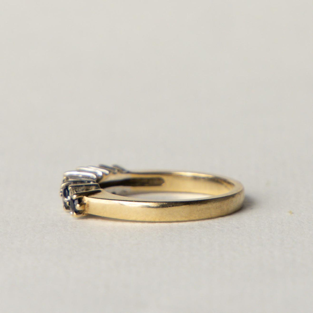 9ct sapphire & diamond ring