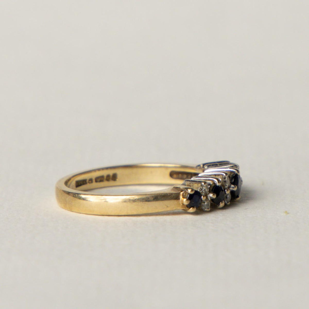 9ct sapphire & diamond ring
