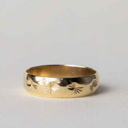 9ct engraved patterned band ring