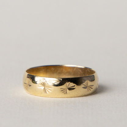 9ct engraved patterned band ring