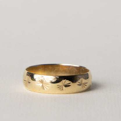 9ct engraved patterned band ring