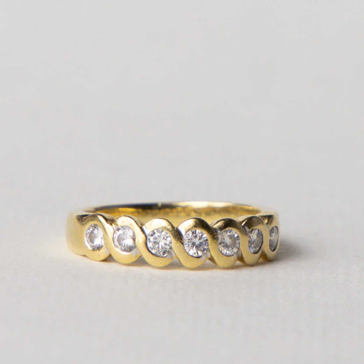 18ct diamond row twist ring