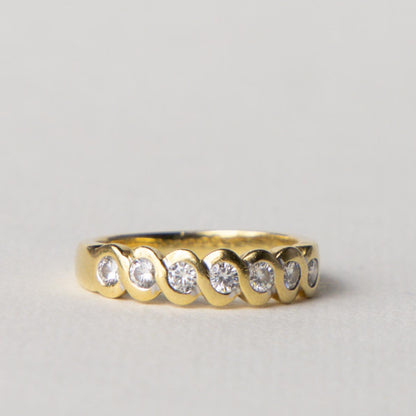 18ct diamond row twist ring