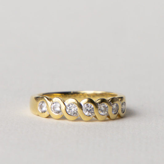 18ct diamond row twist ring