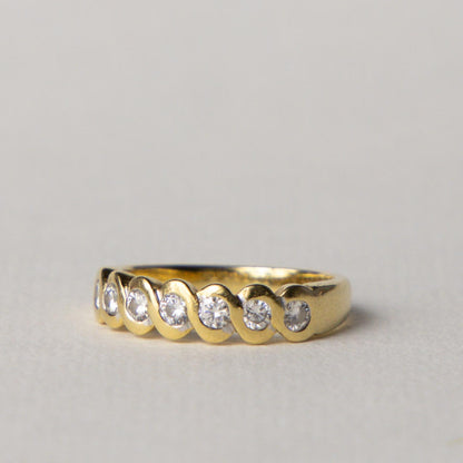 18ct diamond row twist ring