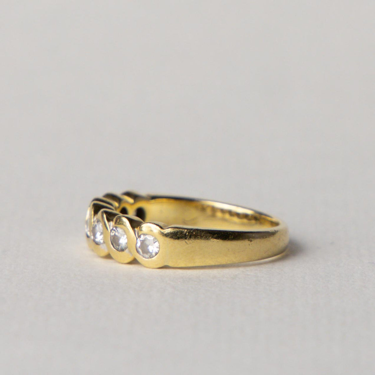 18ct diamond row twist ring