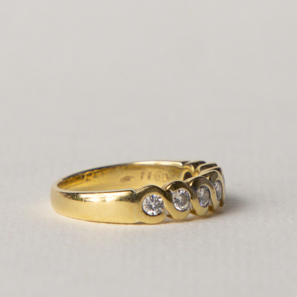 18ct diamond row twist ring