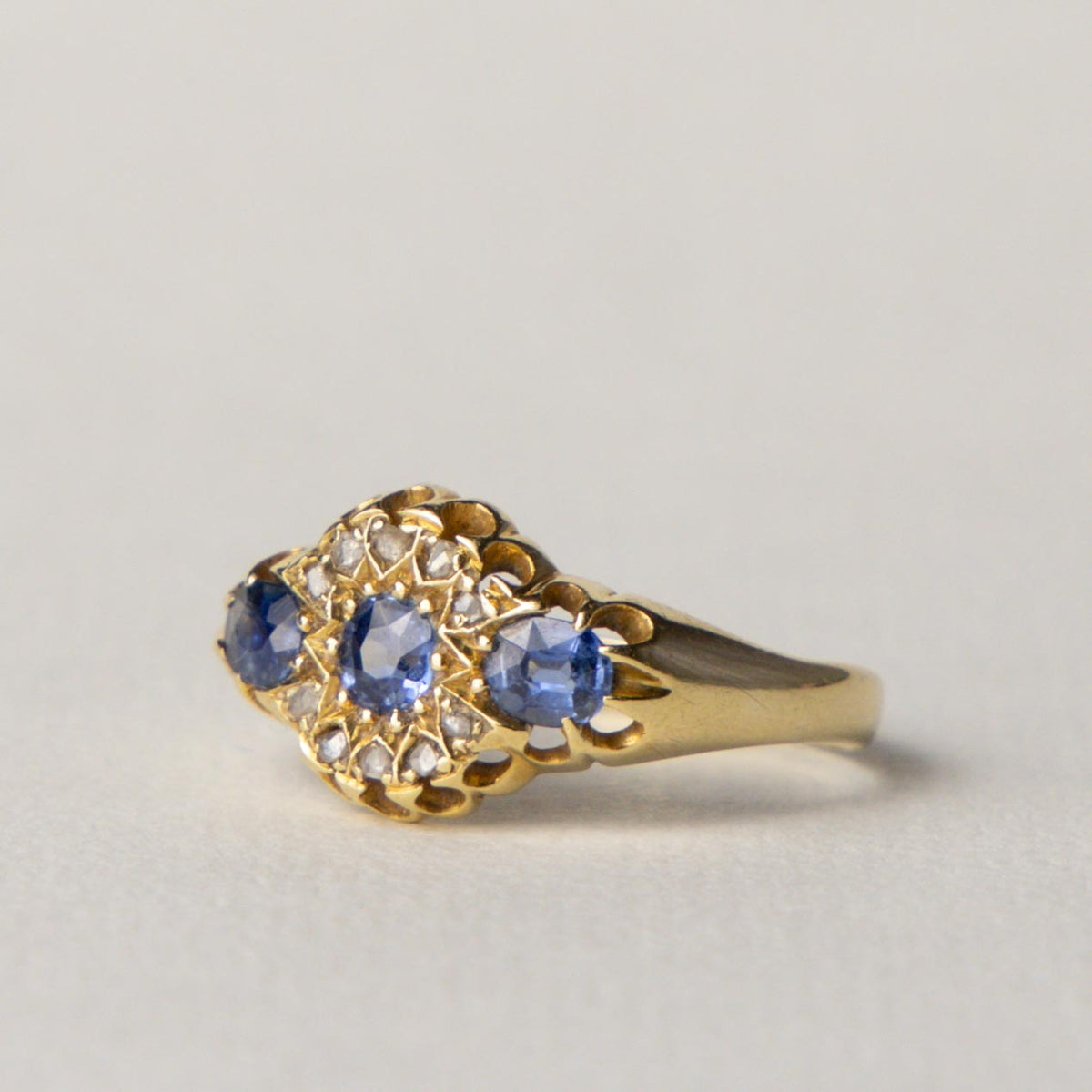Edwardian antique 18ct gold Ceylon sapphire & diamond cluster