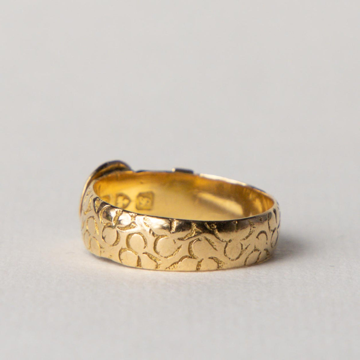 Edwardian 18ct gold antique engraved buckle ring