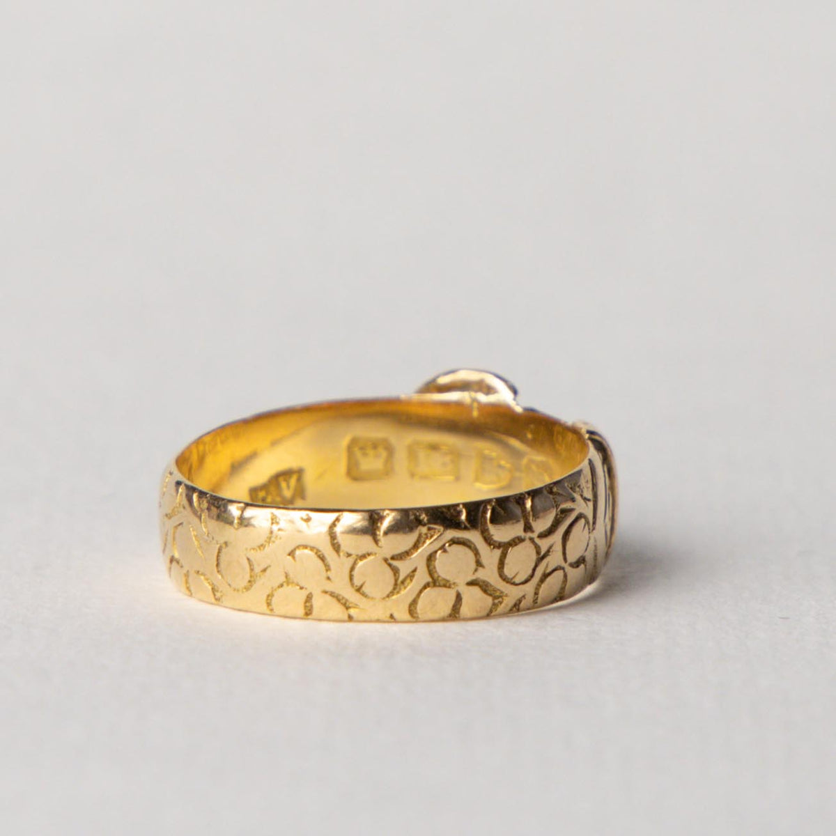Edwardian 18ct gold antique engraved buckle ring