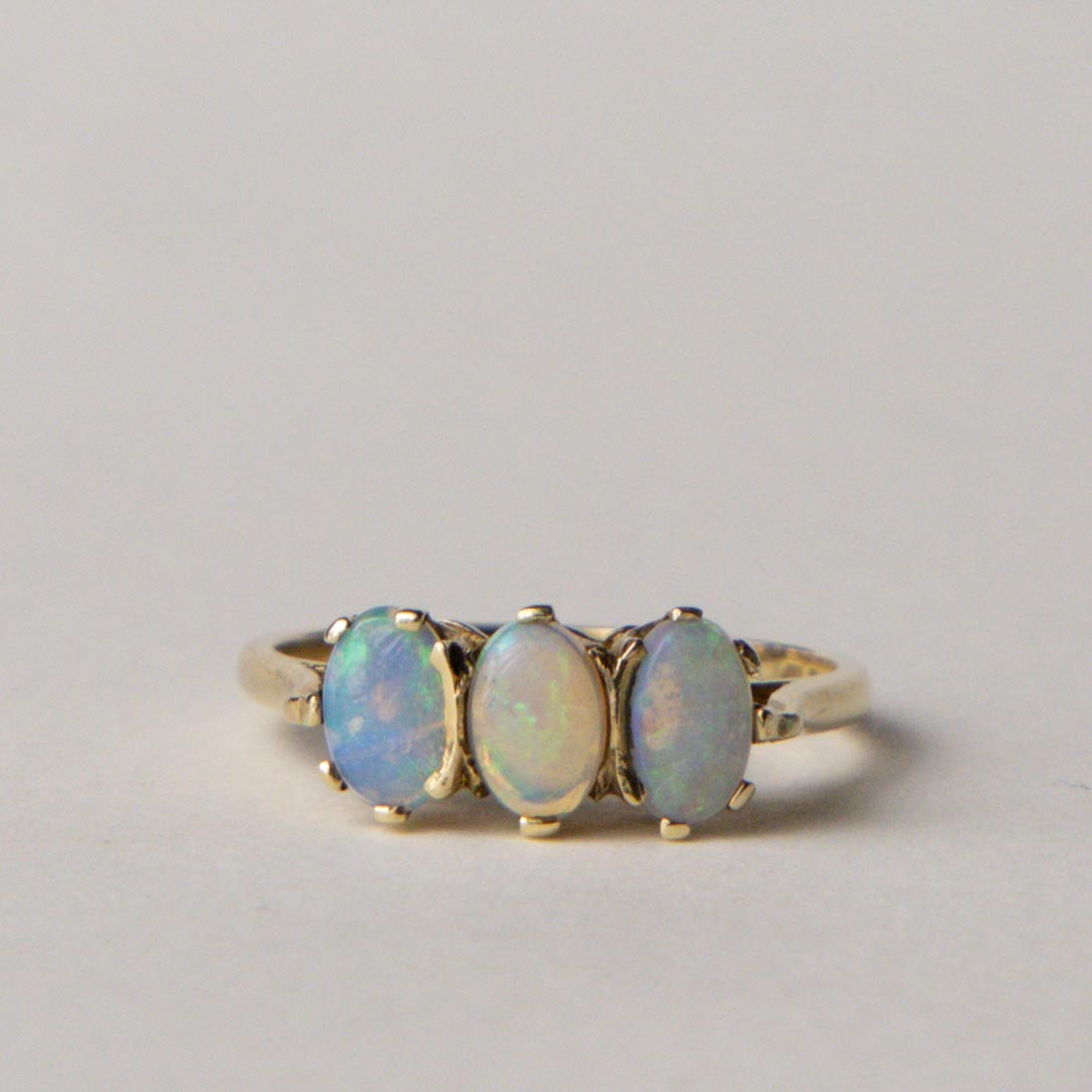 9ct opal trilogy ring