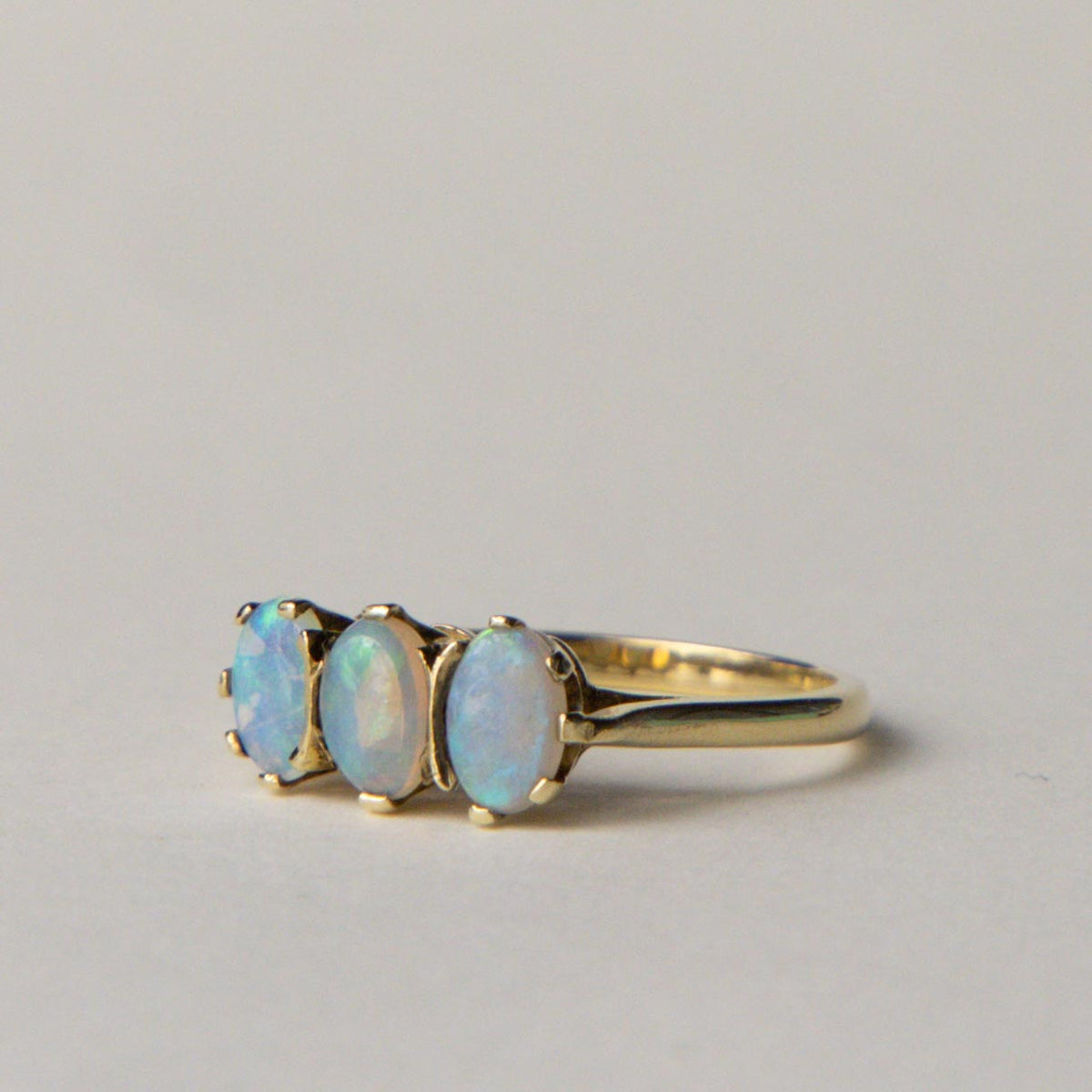 9ct opal trilogy ring