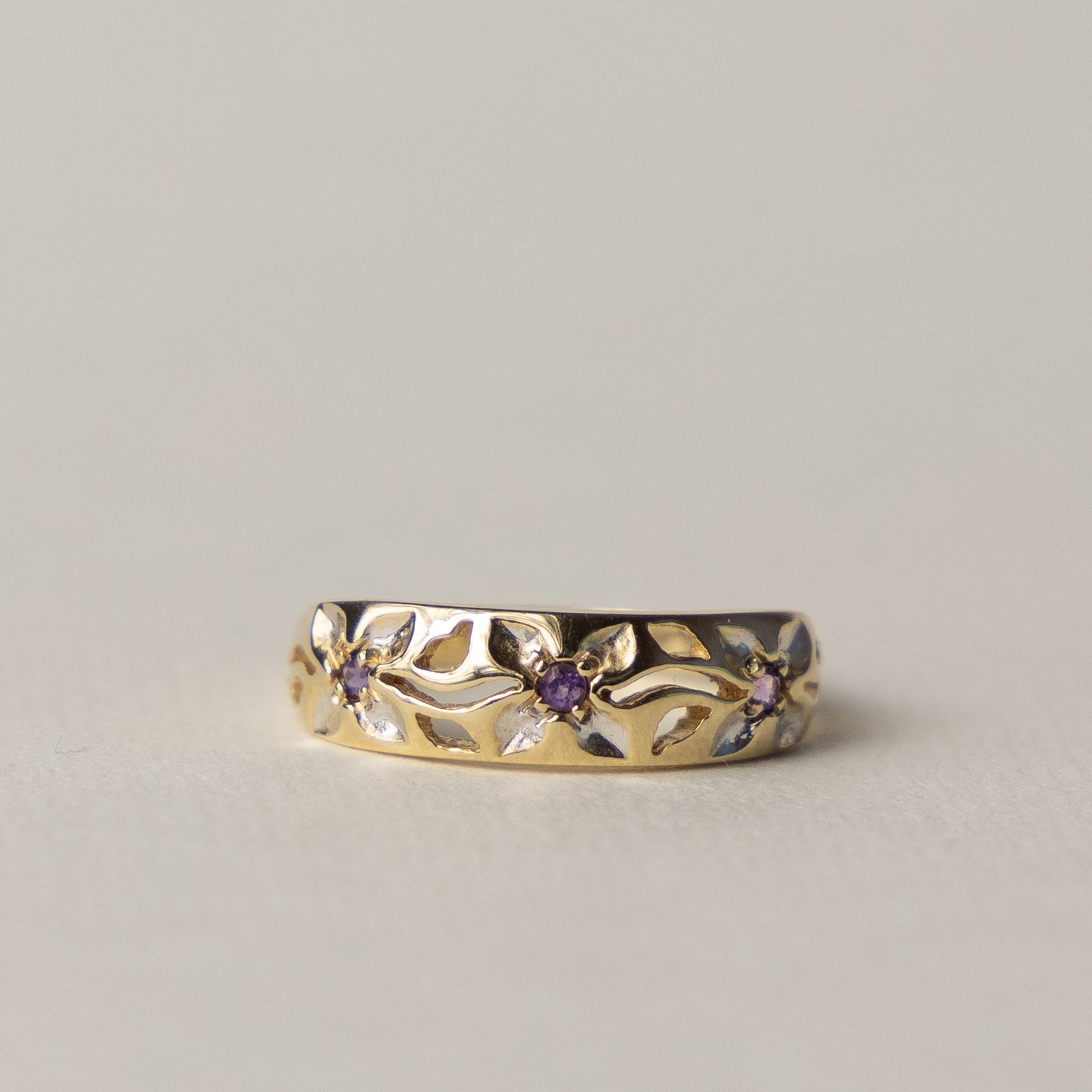 9 carat flower band ring