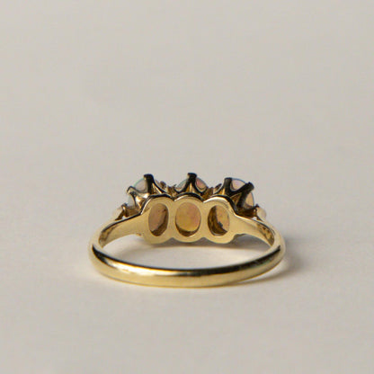 9ct opal trilogy ring