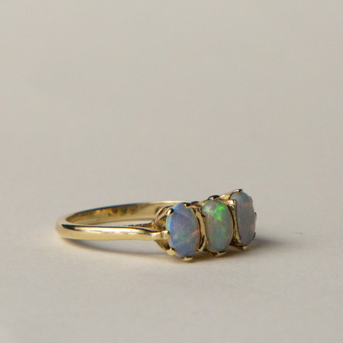 9ct opal trilogy ring