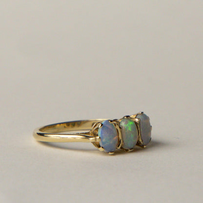 9ct opal trilogy ring