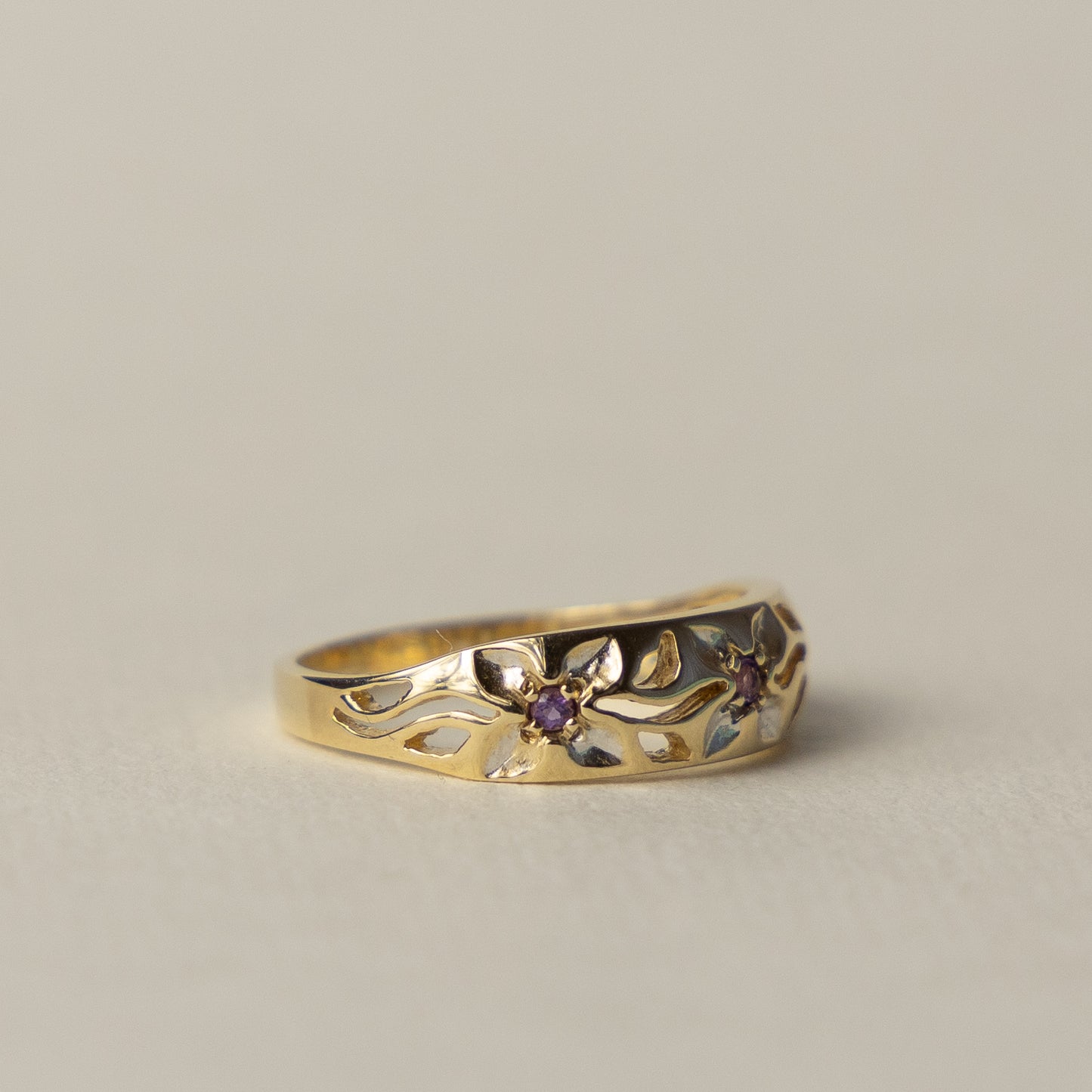 9 carat flower band ring