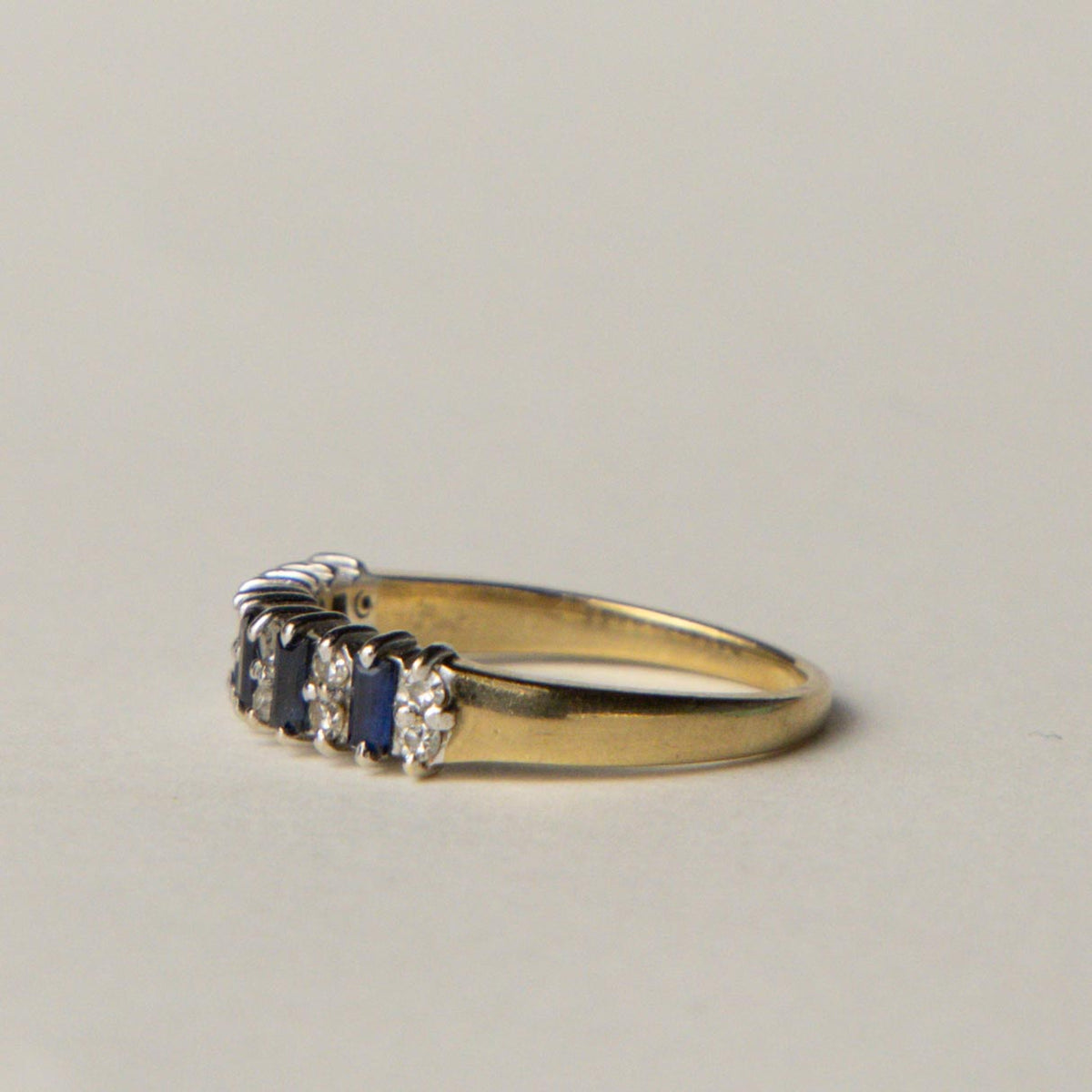 9ct sapphire & diamond row ring