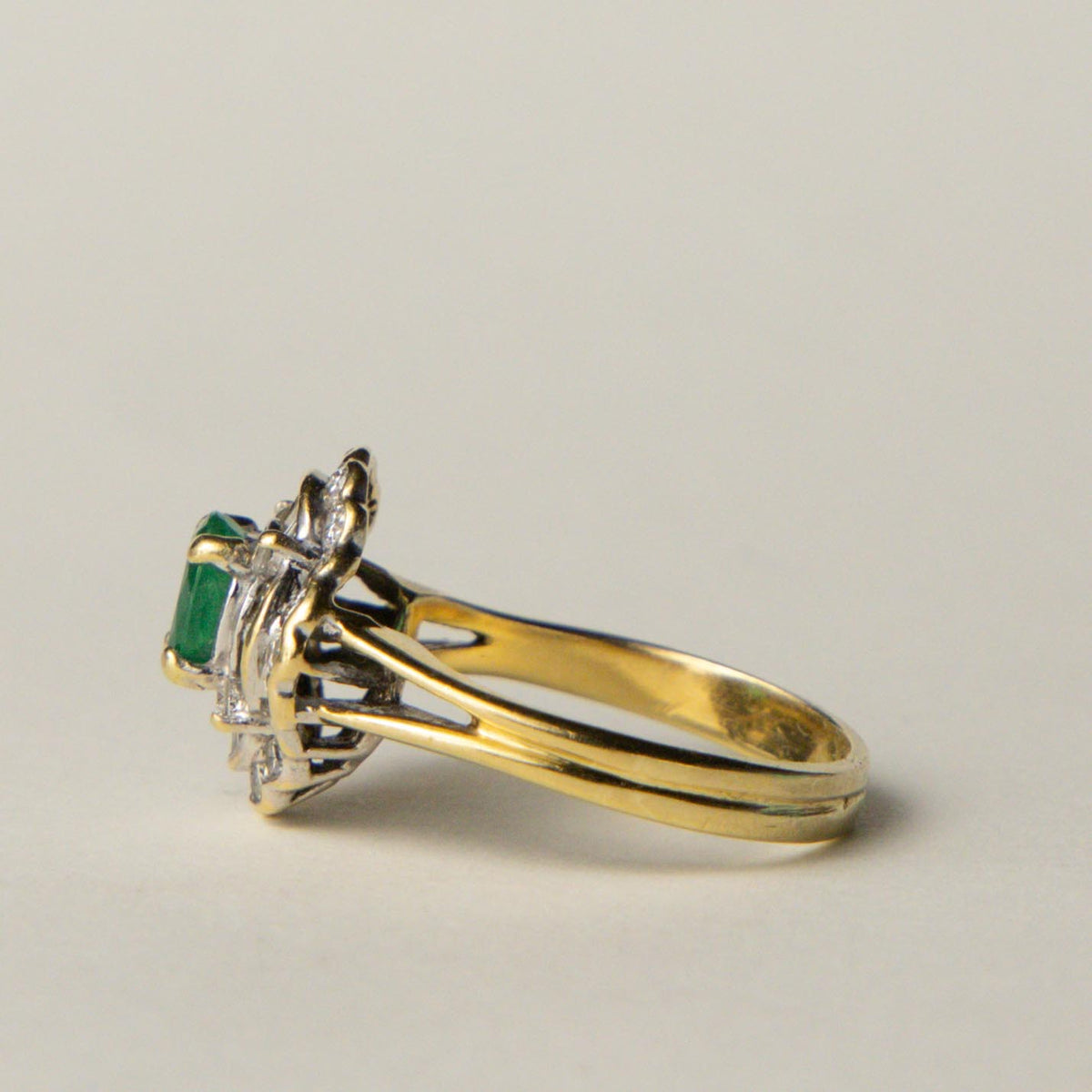 18ct gold emerald & diamond cocktail ring