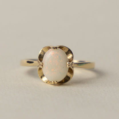 9 carat opal claw set ring