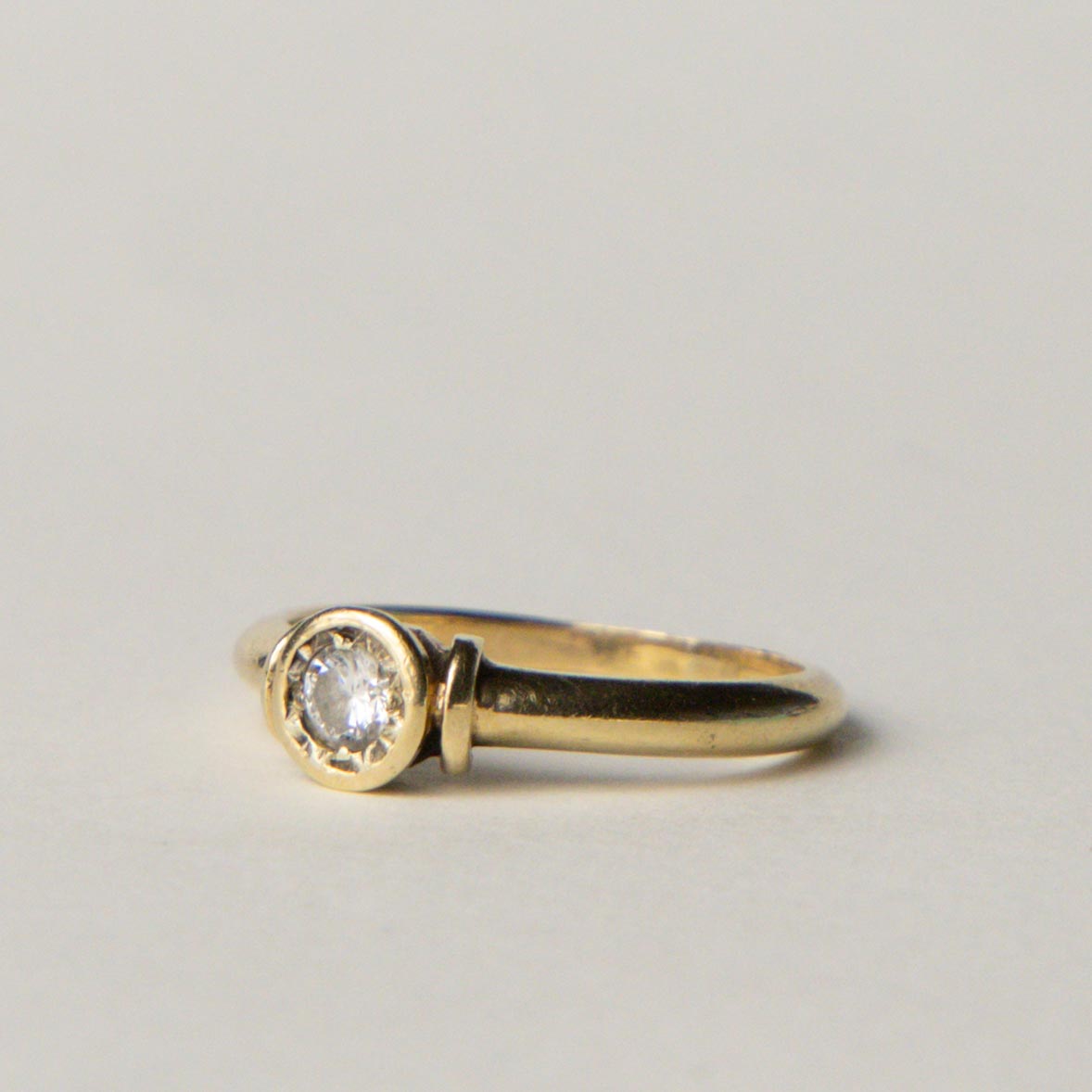 9ct diamond solitaire set ring