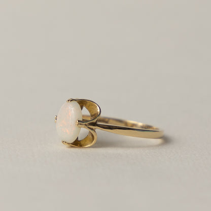 9 carat opal claw set ring