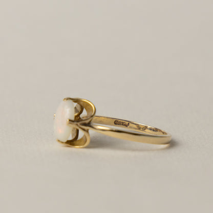 9 carat opal claw set ring