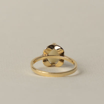 9 carat opal claw set ring