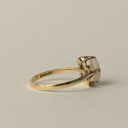 9 carat opal claw set ring