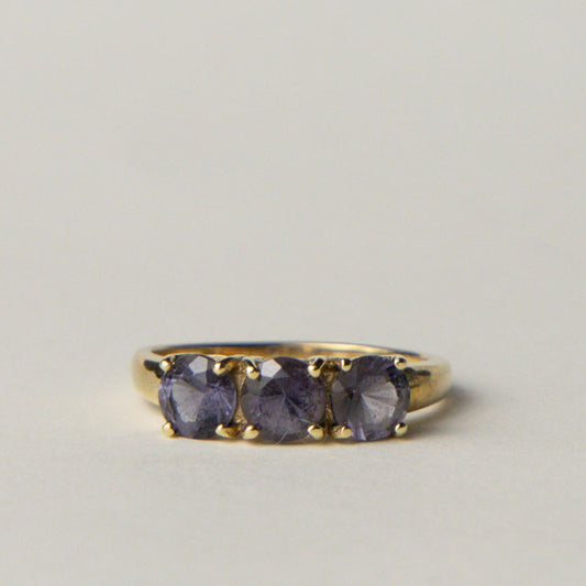 9ct iolite trilogy ring