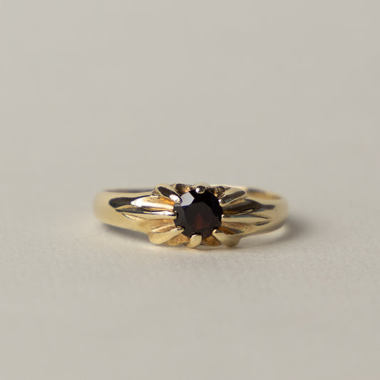 9 carat garnet solitaire ring
