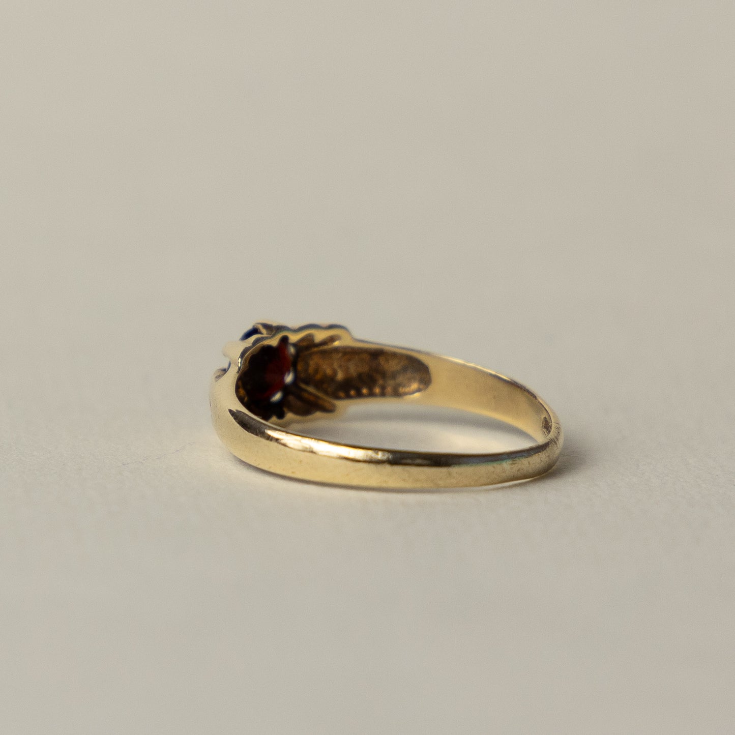 9 carat garnet solitaire ring