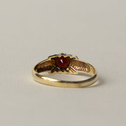 9 carat garnet solitaire ring