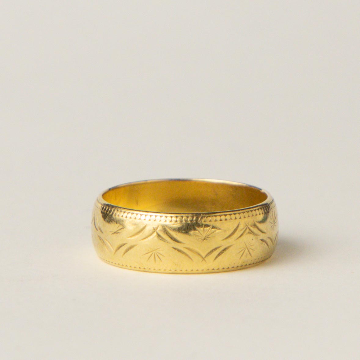 18ct gold engraved wedding band ring
