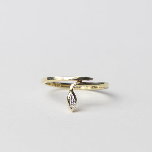 14 carat gold snake ring with diamond