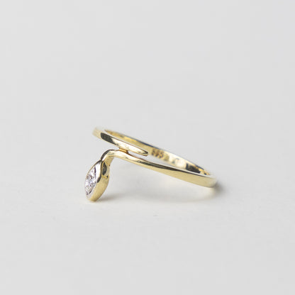 14 carat gold snake ring with diamond