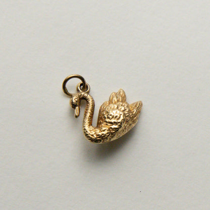 9ct swan pendant