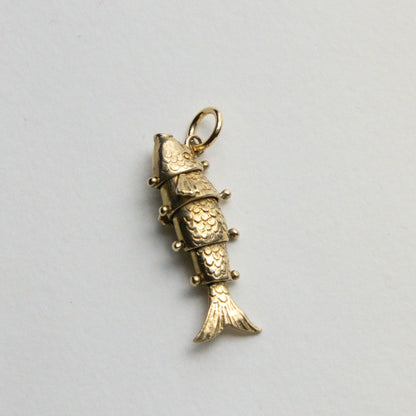 9ct articulated fish pendant