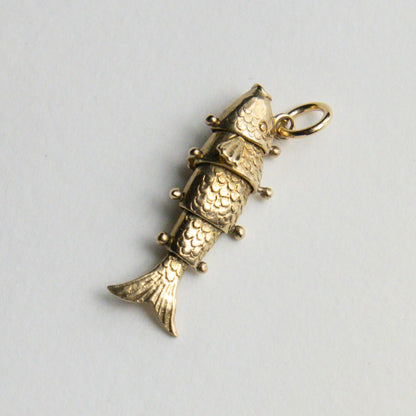 9ct articulated fish pendant