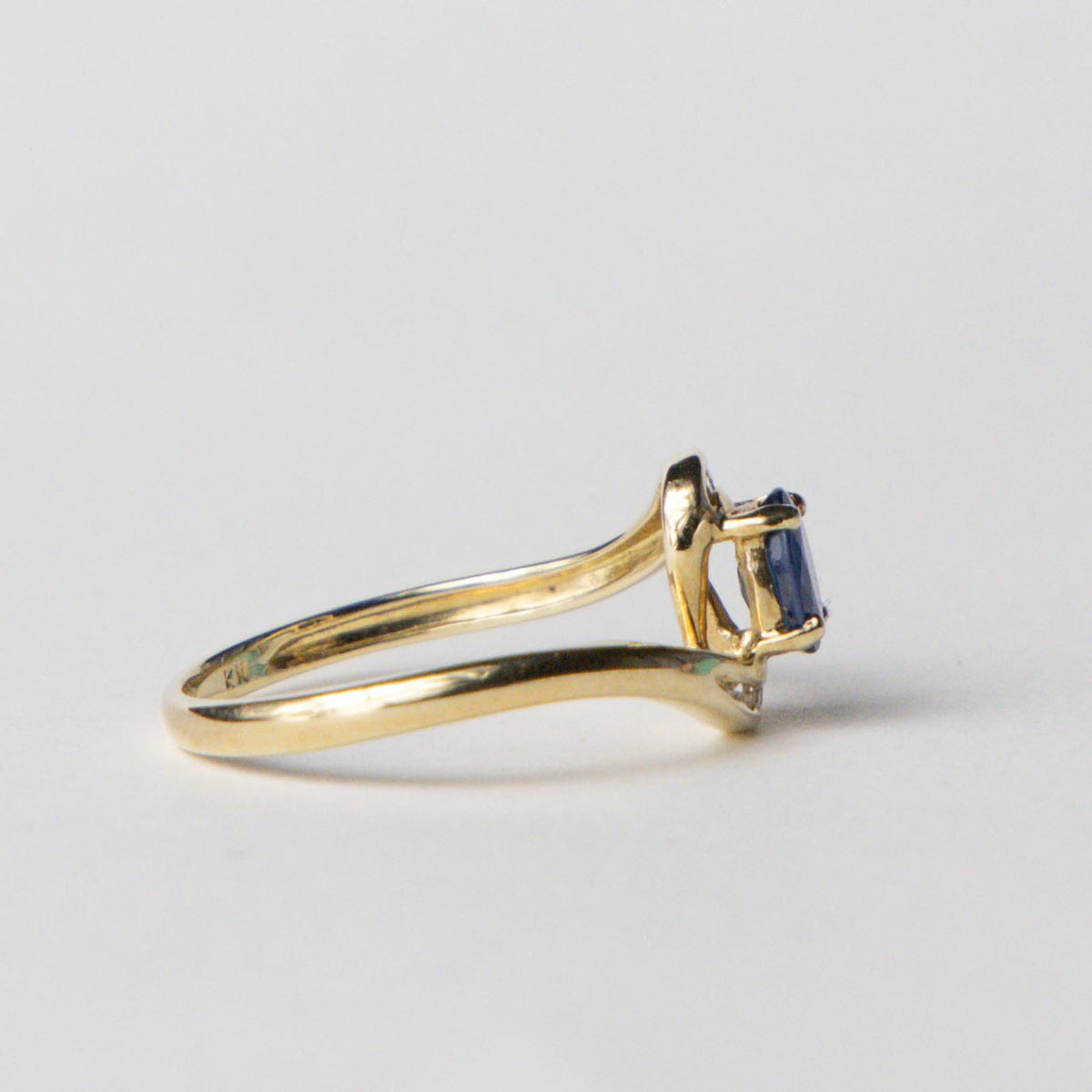 9ct sapphire & diamond twist ring
